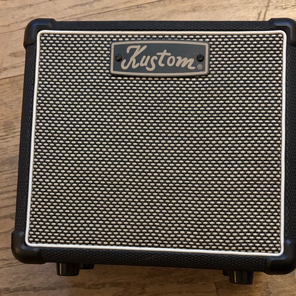 Kustom Black and White Amplifier